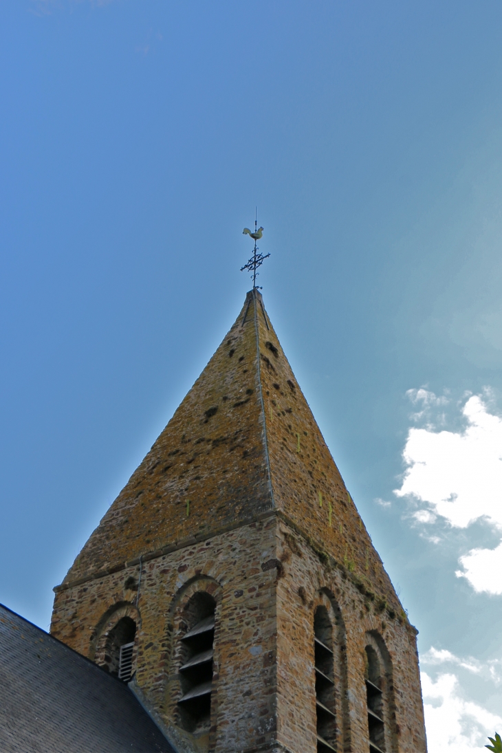 Le clocher de l'église Saint Pierre - Parné-sur-Roc