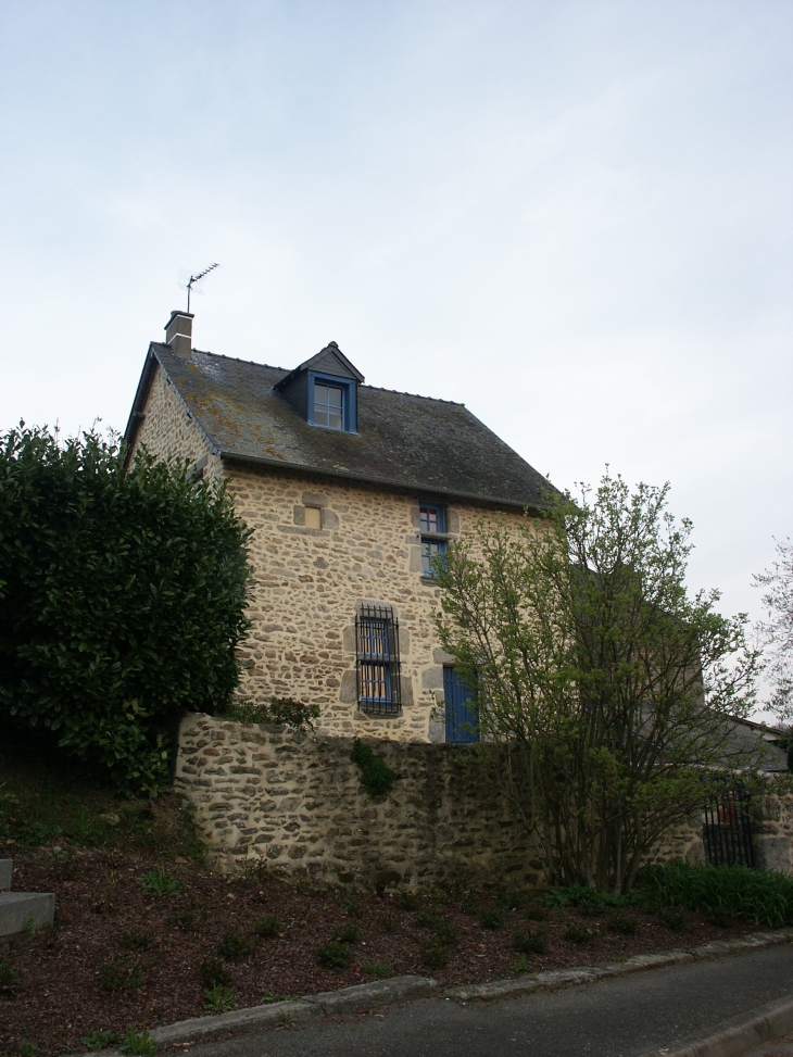 Maison ancienne - Saint-Baudelle