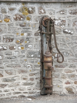 Ancienne Pompe à eau - Saint-Baudelle