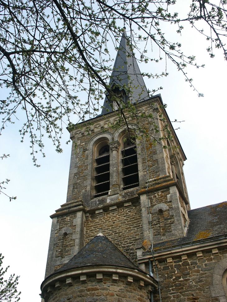 Le clocher de l'église. - Saint-Baudelle
