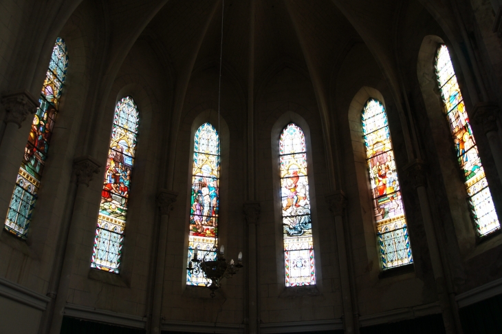 Les vitraux du choeur, église Saint Georges. - Saint-Georges-Buttavent