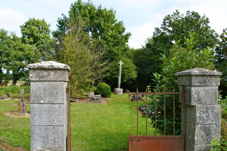 Vieux cimetière de la Chapelle-au-Grain. - Saint-Georges-Buttavent