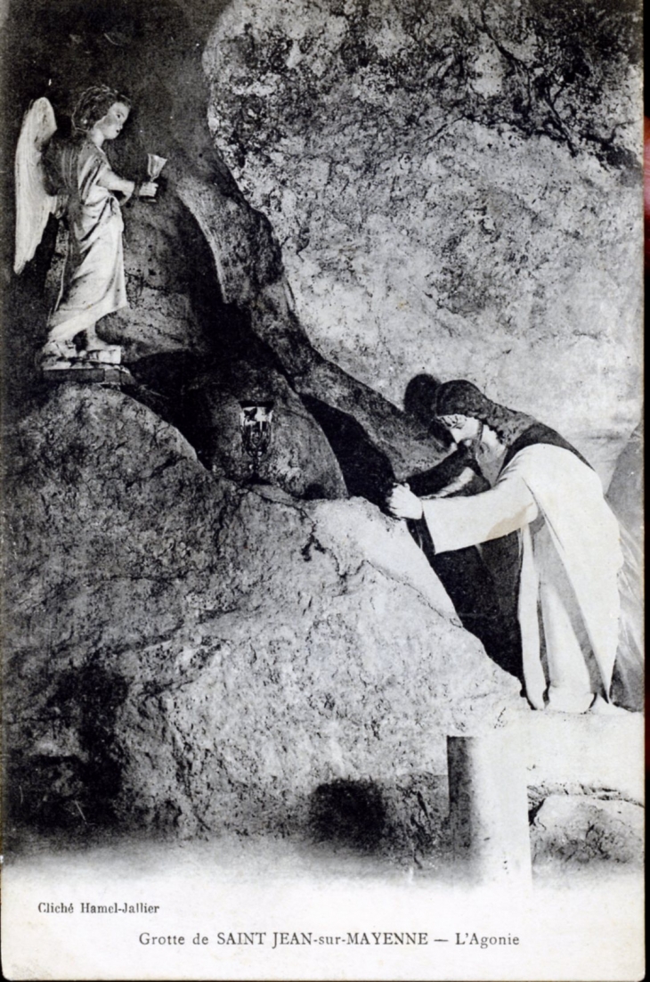 La grotte - L'Agonie, vers 1905 (carte postale ancienne). - Saint-Jean-sur-Mayenne