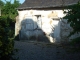 Photo précédente de Saint-Laurent-des-Mortiers Maison ancienne autour de l'église