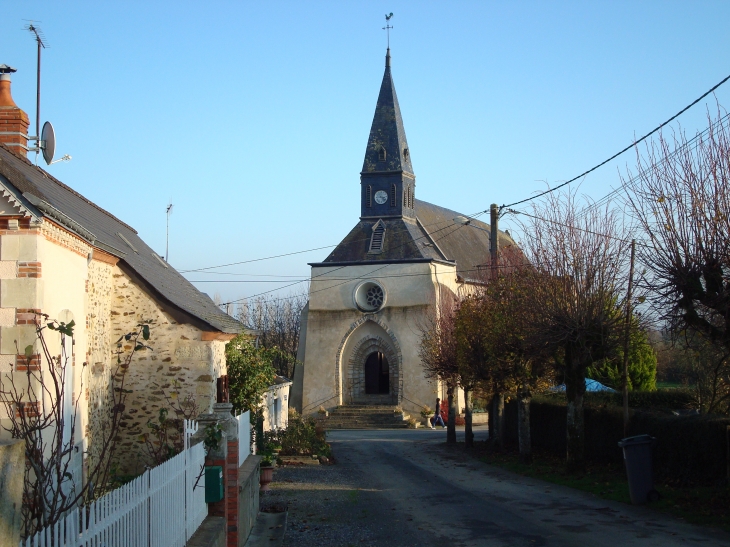 Eglise Saint-Michel.(Début du XIIè siècle ) - Saint-Michel-de-Feins