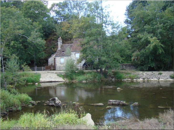 Le moulin de Trotté près de St Céneri le Gerei - Saint-Pierre-des-Nids