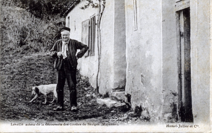 Leveillé auteur de la découverte des Grottes de Saulges, vers 1904 (carte postale ancienne).