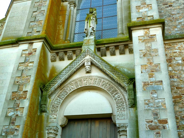 Portail de l'église - Villiers-Charlemagne