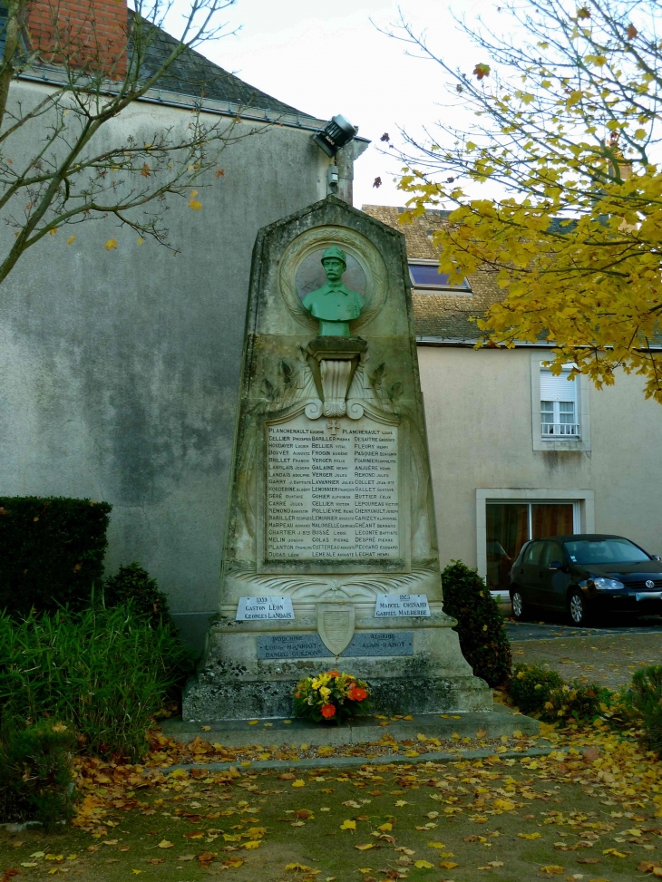 Le Monument aux Morts - Villiers-Charlemagne