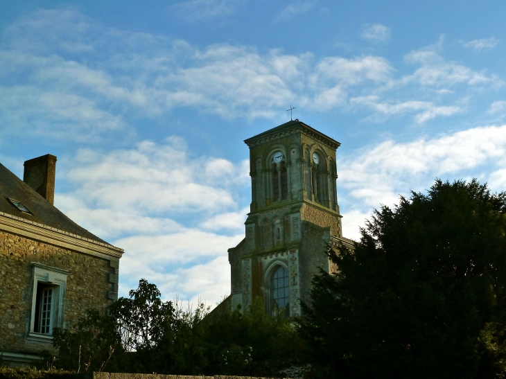 Le clocher de l'église - Villiers-Charlemagne