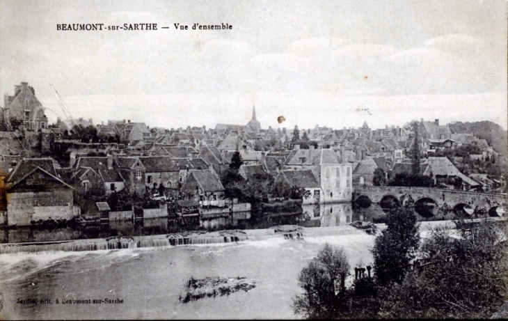 Vue d'ensemble, vers 1919 (carte postale ancienne). - Beaumont-sur-Sarthe