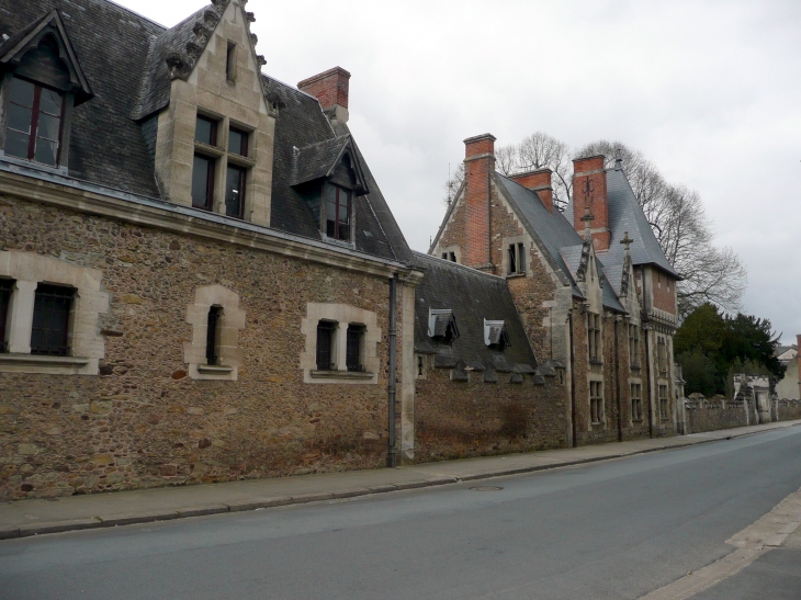 Le chateau rue du Maréchal Leclerc - monument historique - Bonnétable