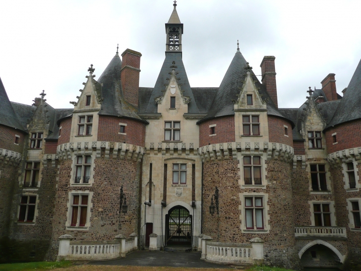 Le chateau rue du Maréchal Leclerc - monument historique - Bonnétable