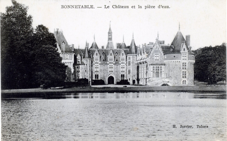 Le Château et la pièce d'eau, vers 1915 (carte postale ancienne). - Bonnétable