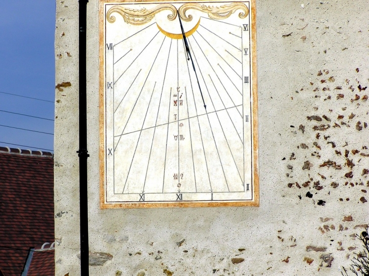 Cadran solaire sur l'église - Challes