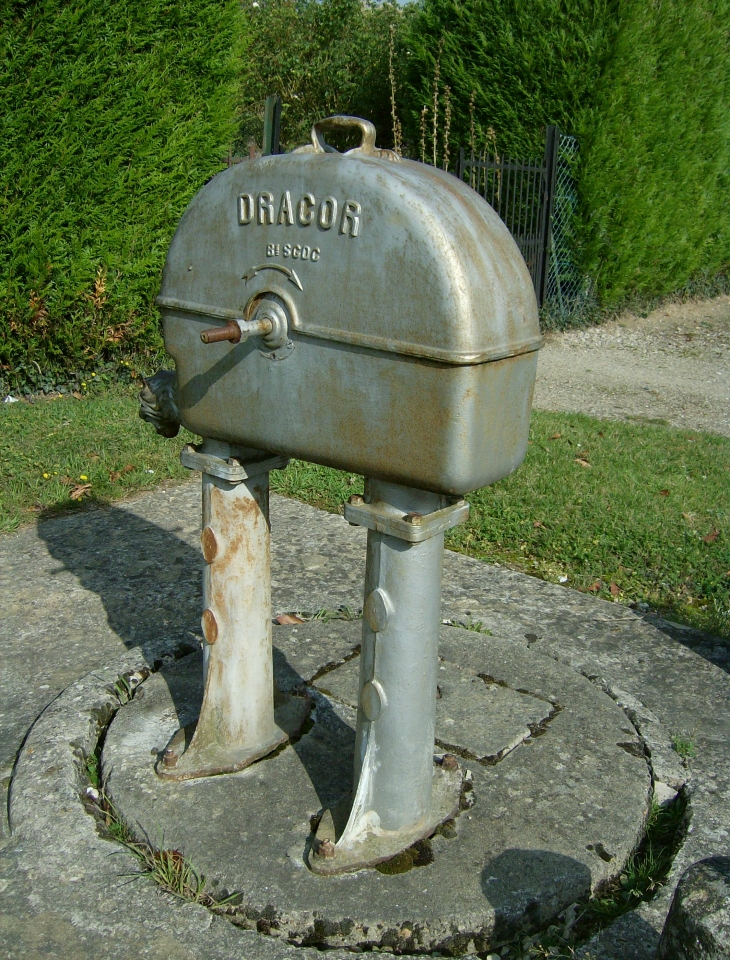 Pompe utilisée avant eau courante 1949 - Contilly