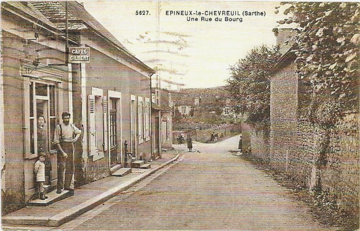 Une rue du Bourg (hier) - Épineu-le-Chevreuil