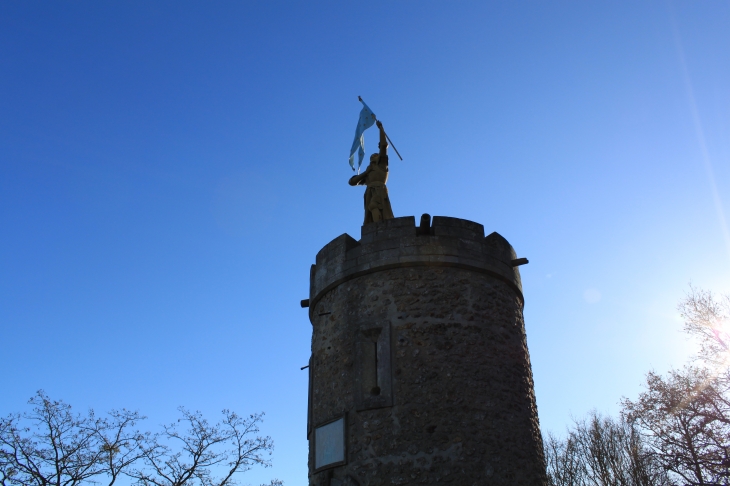  la tour Jeanne d'Arc - La Chartre-sur-le-Loir