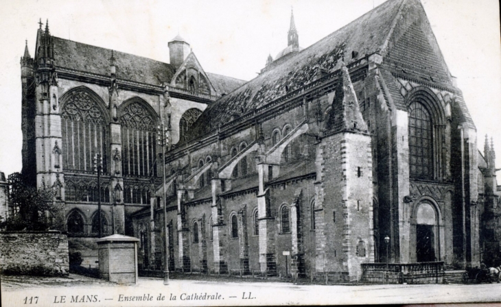 Ensemble de la Cathédrale, vers 1913 (carte postale ancienne). - Le Mans