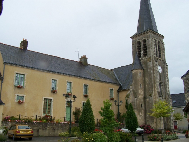 Mairie et eglise - Maigné