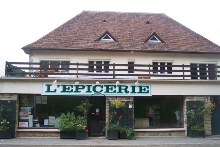 L'Epicerie, rue St Cénéri à Moulins Le Carbonnel - Moulins-le-Carbonnel