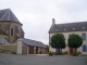 Photo suivante de Moulins-le-Carbonnel La mairie et une partie de l'eglise