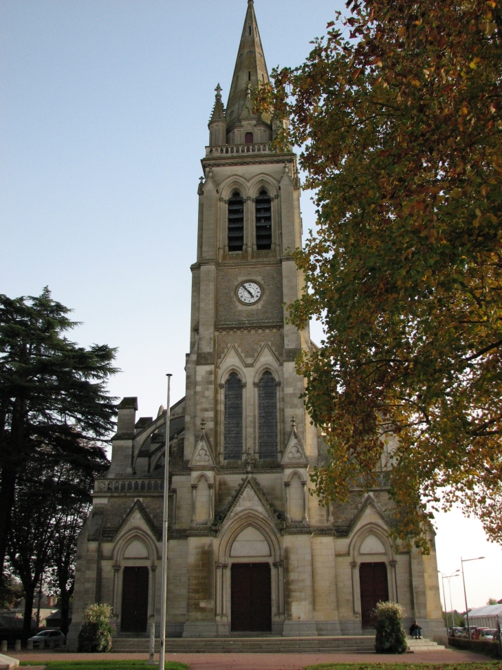 L'église en bord de Sarthe - Sablé-sur-Sarthe