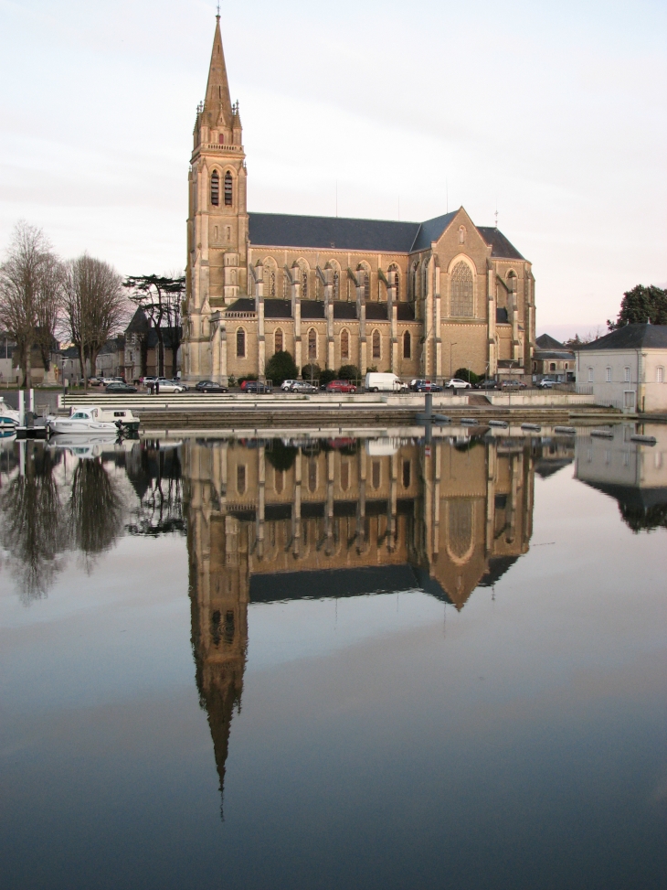 L'église en bord de Sarthe - Sablé-sur-Sarthe