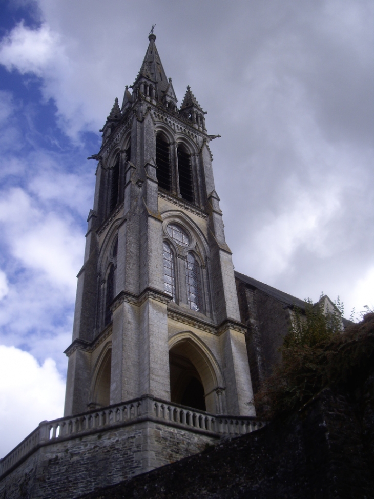 L'église Notre Dame de l'Assomption. - Sillé-le-Guillaume
