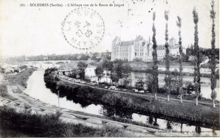 L'Abbaye vue de la  Route de Juigné, vers 1905 (carte postale ancienne). - Solesmes