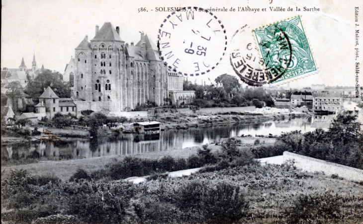 Vue générale de l'Abbaye et Vallée de la Sarthe, vers 1907 (carte postale ancienne). - Solesmes
