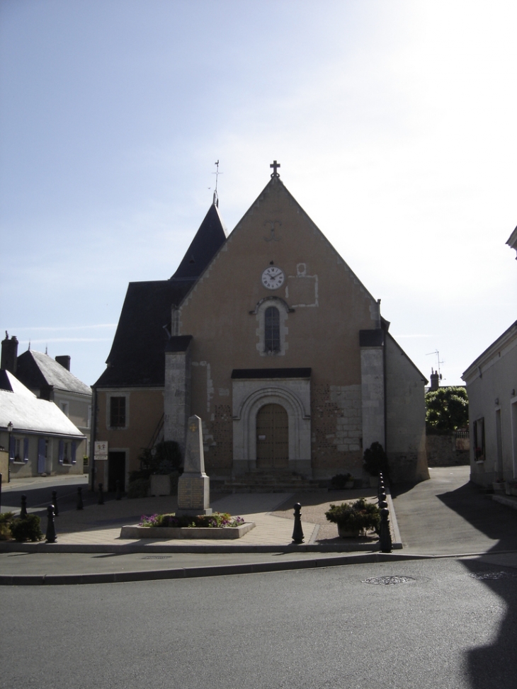 Entrée de l'église - Verneil-le-Chétif