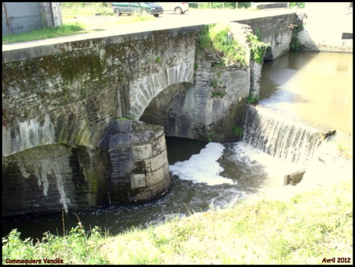 Pont du moulin de Dolbeau - Commequiers