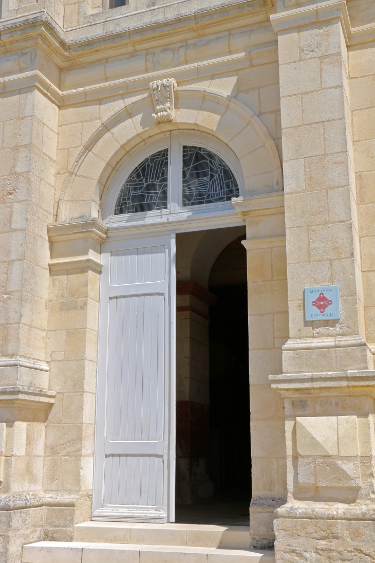 Le portail de l'église Saint Guy. - Damvix