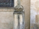 Contre la façade nord de l'église Saint Pierre, repose le corps du curé de Doix de 1838 à 1883.