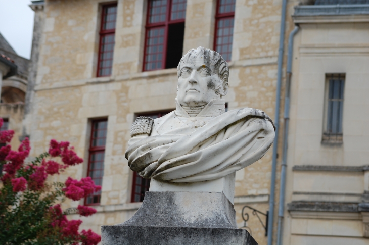 Buste de Belliard  - Fontenay-le-Comte