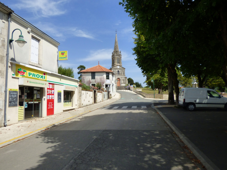 Rue de l'Eglise Photo D.GOGUET - L'Île-d'Elle