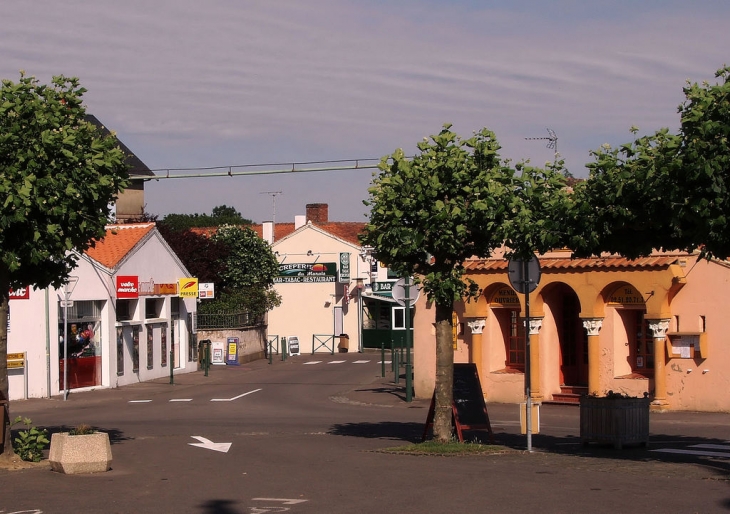 Centre ville vue de la place de l'église - L'Île-d'Olonne