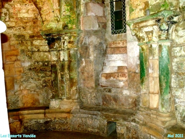 Crypte du prieuré Saint Plerre XI eme siècle - Les Essarts