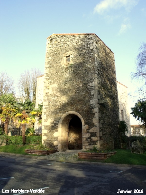 Tour du château de Bousseau - Les Herbiers