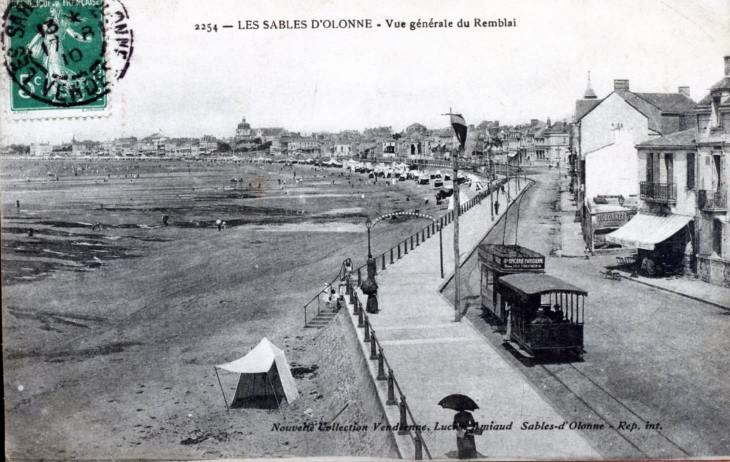 Vue générale du remblai, vers 1910 (carte postale ancienne). - Les Sables-d'Olonne