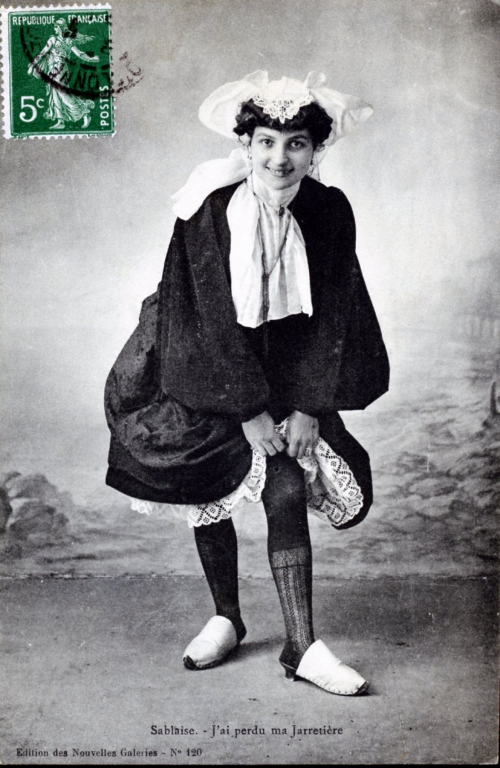 Sablaise - J'ai perdu ma jarretière, vers 1908 (carte postale ancienne). - Les Sables-d'Olonne