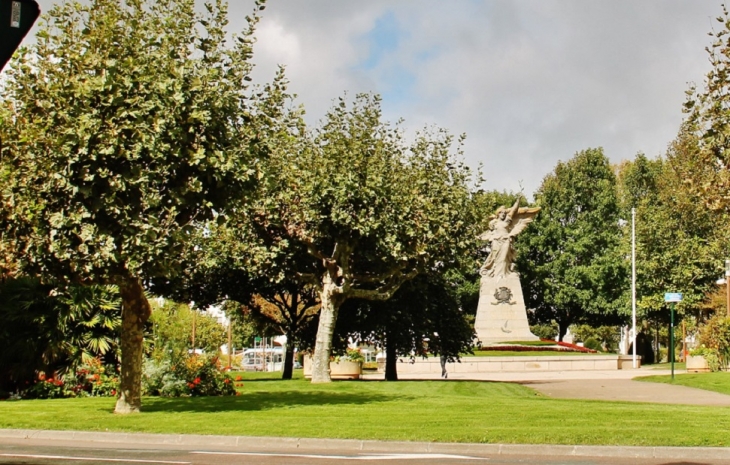 Monument-aux-Morts - Les Sables-d'Olonne