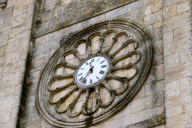 Horloge de l'église Notre Dame de l'Assomption. - Maillé