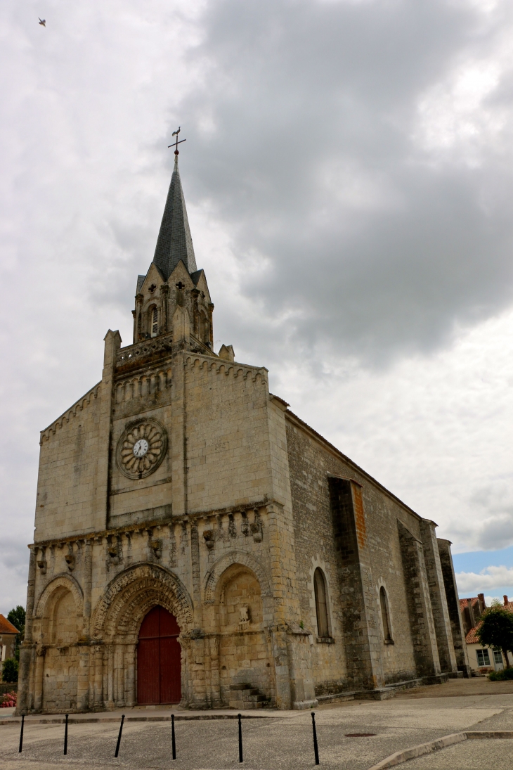 Eglise romane Notre Dame del'Assomption. - Maillé