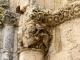 Photo suivante de Maillé Détail : chapiteau sculpté du portail de l'église Notre Dame de l'Assomption.