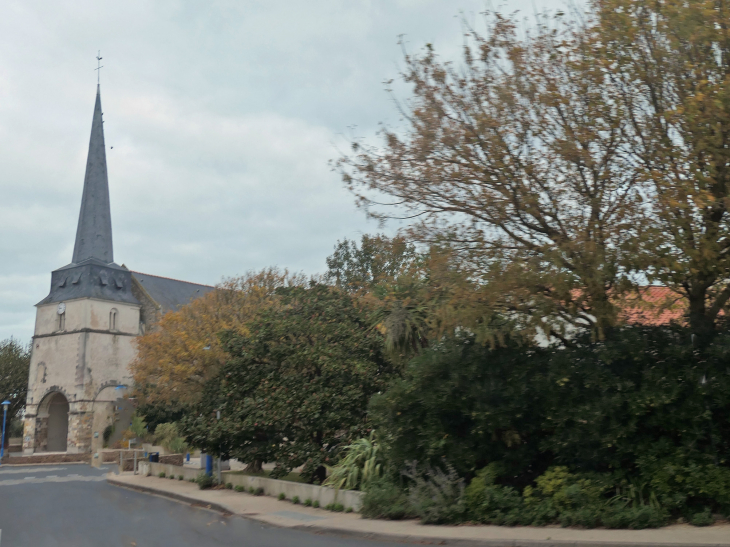 Vers l'église - Notre-Dame-de-Monts