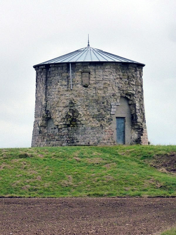 Tour de guet vestige du château où Jeanne d'Arc fut prisonnière - Beaurevoir