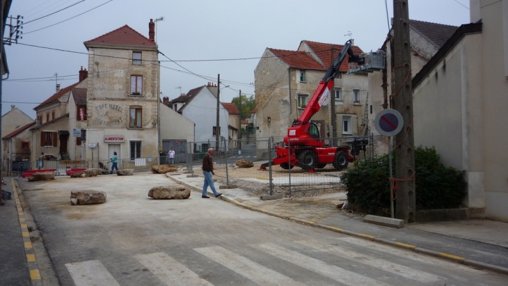 Juste apres la destruction des deux maisons - Crouttes-sur-Marne