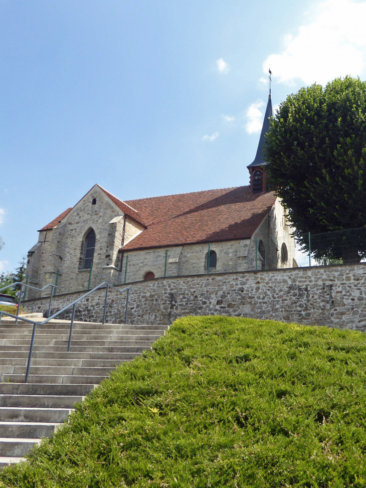 Montée vers l'église - Étampes-sur-Marne